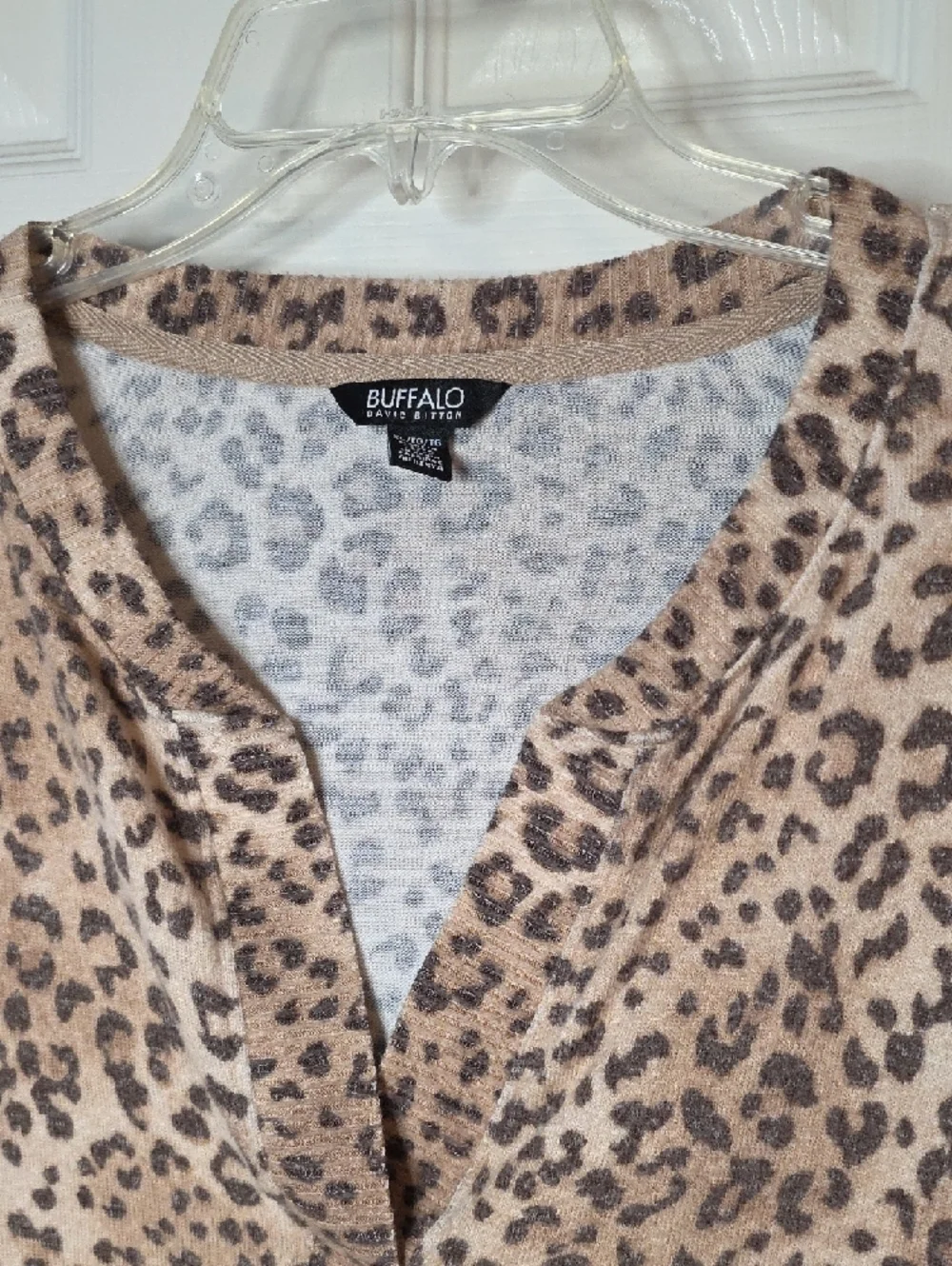 Buffalo David Bitton Leopard Print V-Neck Sweater Brown Tan XL
